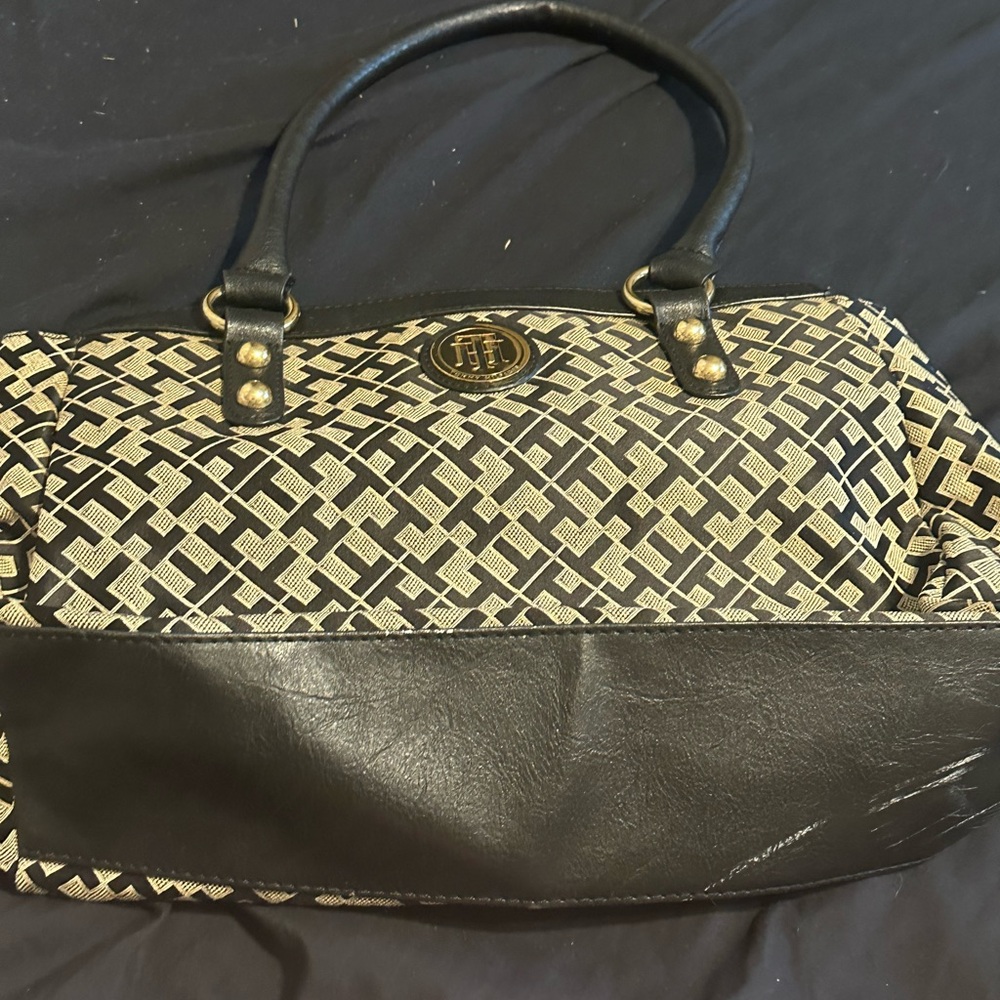 Tommy Hilfiger Black and Gold Patterned Shoulder Bag - Picture 15 of 16